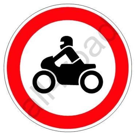 Motorkerékpárral behajtani tilos