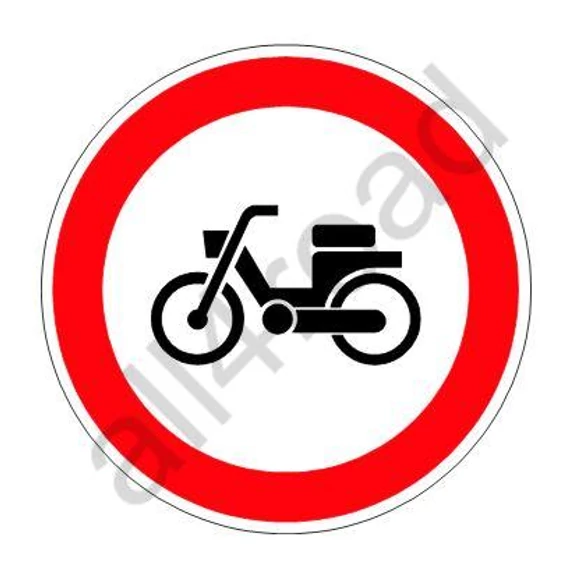 Segédmotoros kerékpárral behajtani tilos